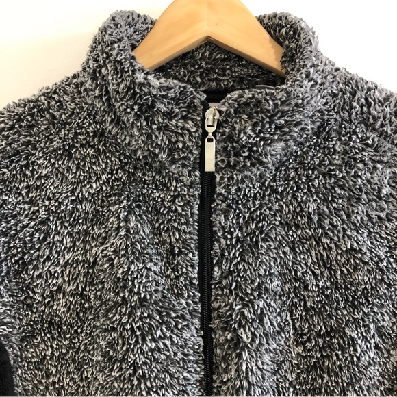 JASON MAXWELL Faux Fur Zippered Vest. Size Medium Gray/Black. - Picture 11 of 13